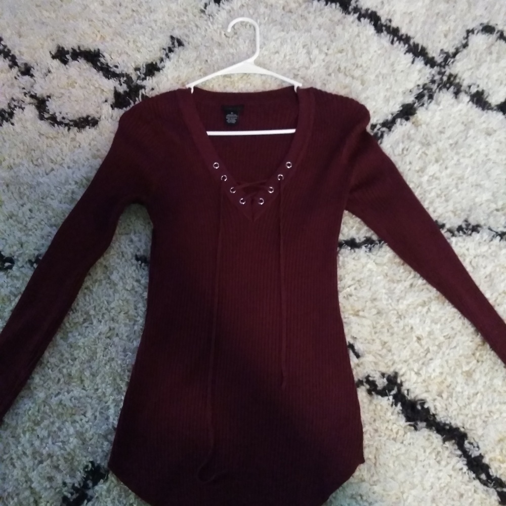 sweater - Picture 3 of 3